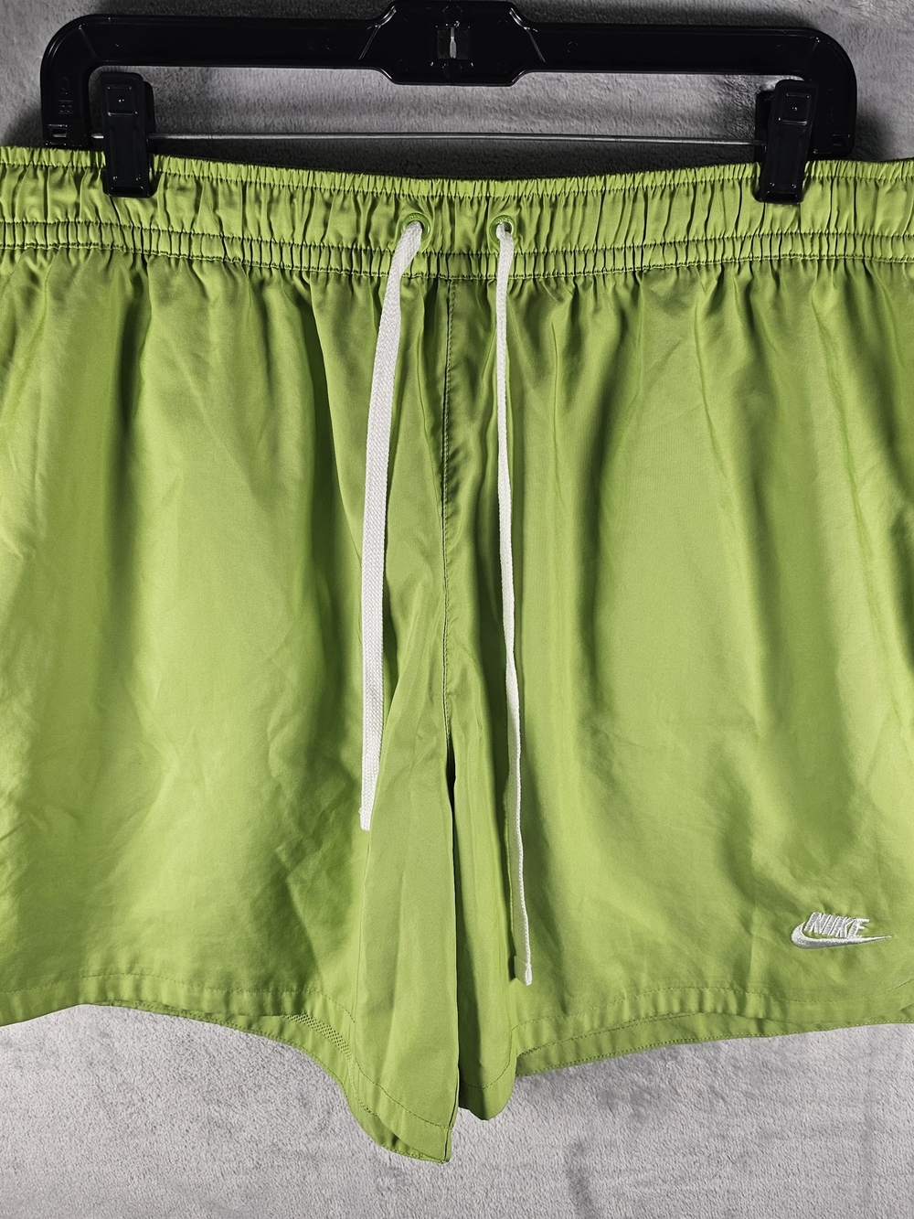 Nike Sz. XL Men's Green Board Shorts Stretch Netted Swoosh Pockets Casual Beach